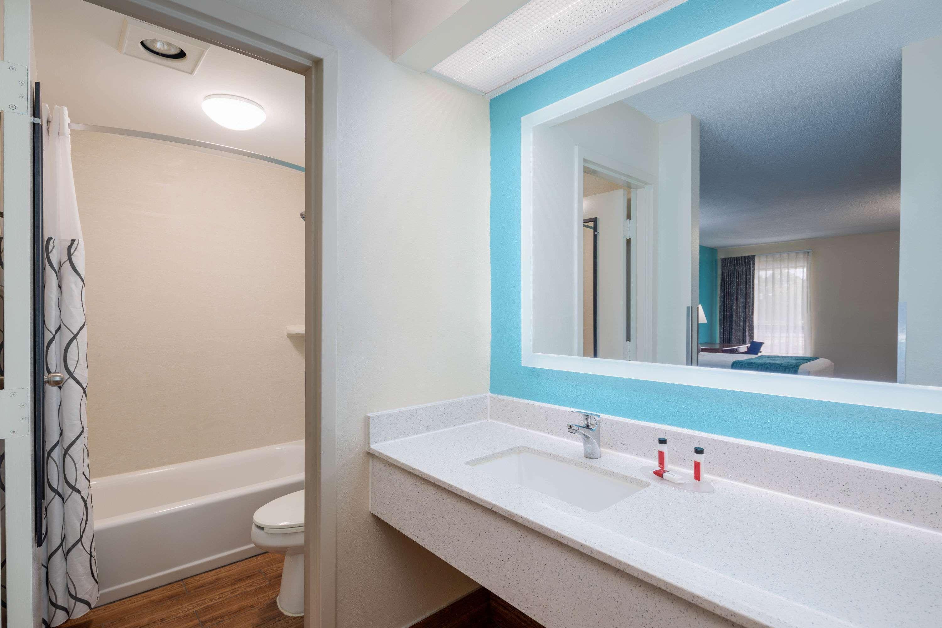 Howard Johnson By Wyndham Savannah Ga Georgetown Buitenkant foto