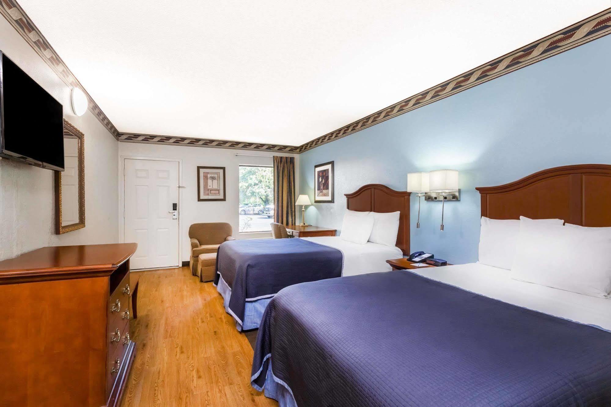 Howard Johnson By Wyndham Savannah Ga Georgetown Buitenkant foto