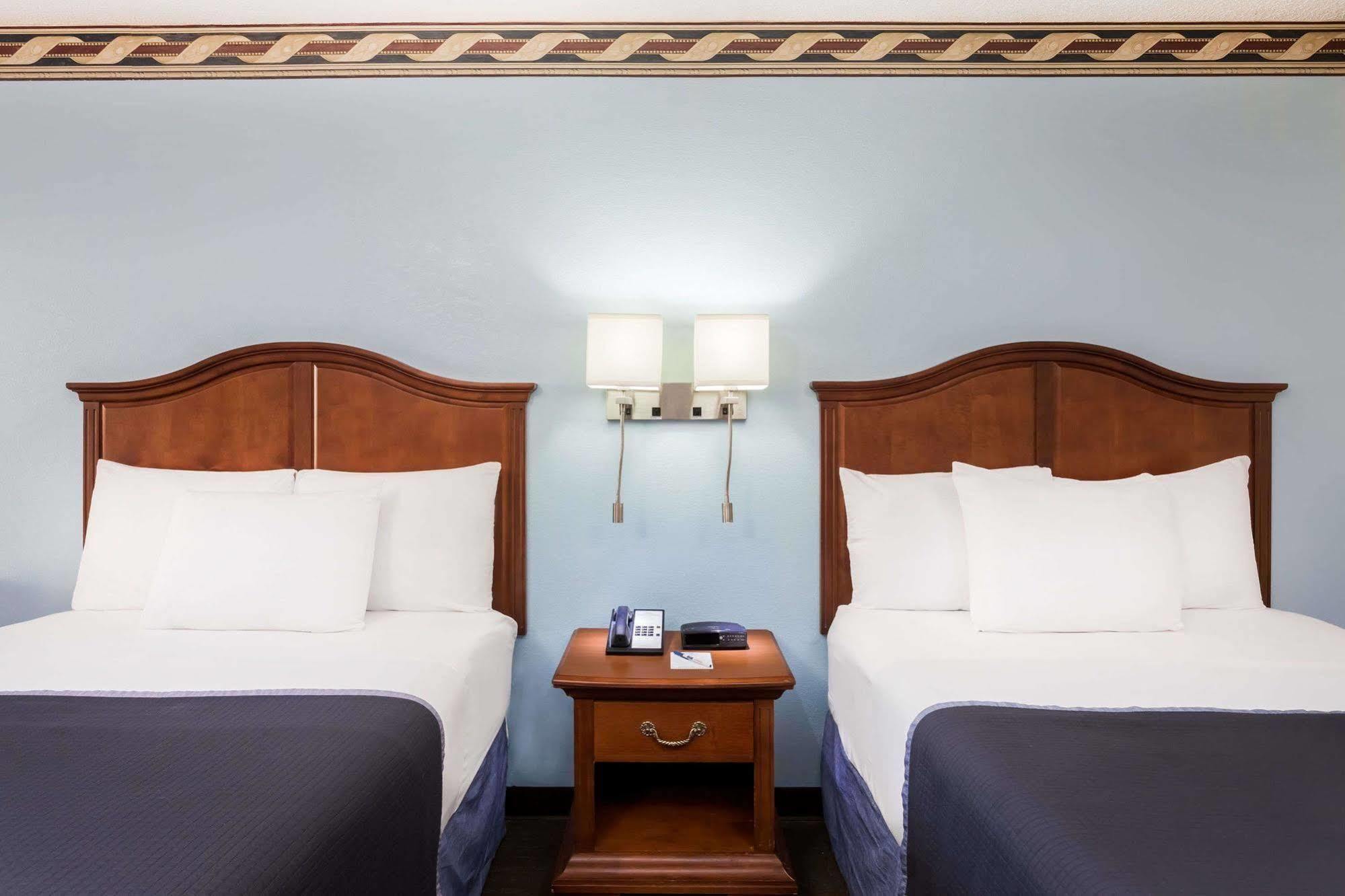 Howard Johnson By Wyndham Savannah Ga Georgetown Buitenkant foto